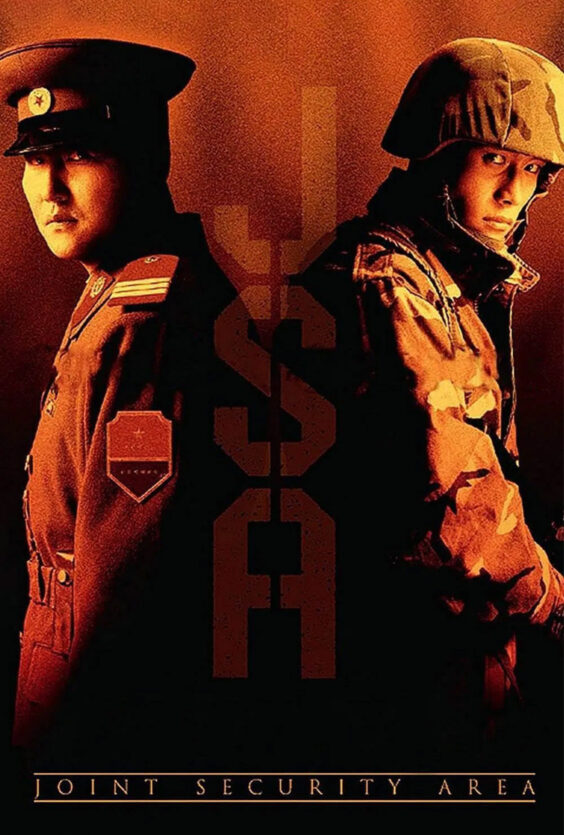 Joint Security Area. Plakaten viser to soldater rygg mot rygg, én i uniform og én i kamuflasje. Teksten "JSA" og "Joint Security Area" står på plakaten.