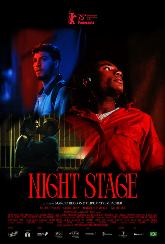 Night Stage. Plakat for filmen "Night Stage" med navn på regissører, skuespillere og crew. Bilder av to menn, en i rød jakke, og et kyssende par. 75. Berlinale Panorama-logo.