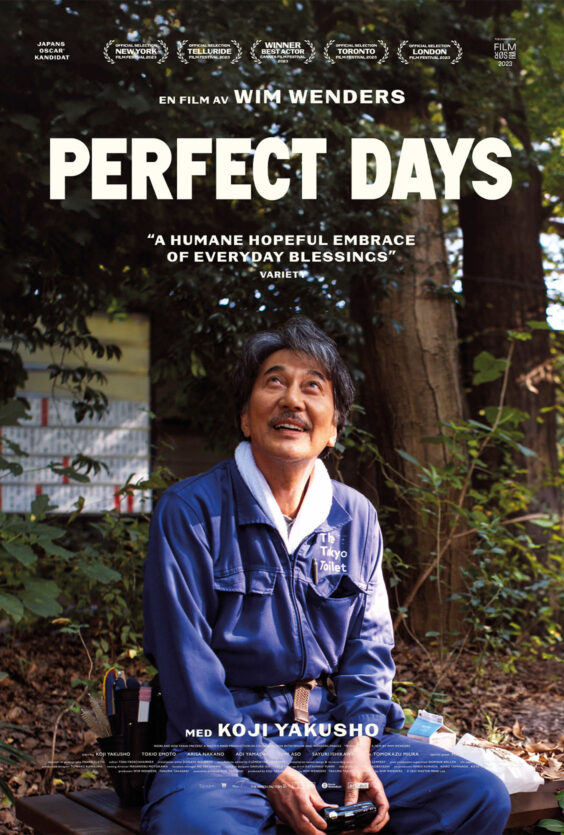 Perfect Days. Plakat for filmen "Perfect Days" av Wim Wenders, Japans Oscar-kandidat med Koji Yakusho. Bildet viser en mann i blå arbeidsdress i en park.
