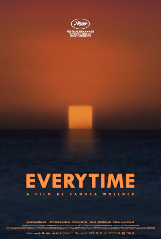 Everytime En firkantet lysende form nær horisonten over et mørkt hav Oransje himmel Tekst med filmtittel og informasjon øverst og nederst i bildet