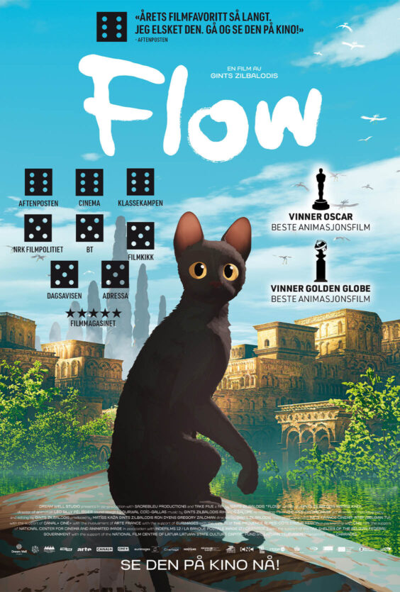 Flow En svart animert katt med store gule øyne sitter foran en elv Det er grønne planter og store gule bygninger i bakgrunnen Blå himmel med hvite fugler