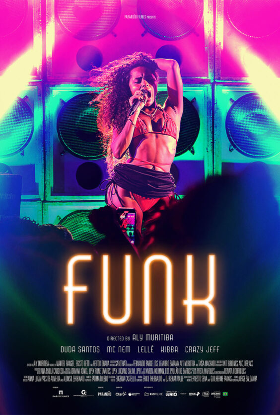 Funk Plakat med kvinne som synger pa scene foran store hoyttalere