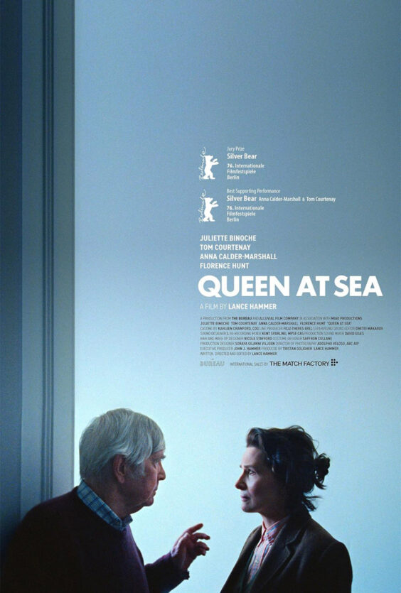 Queen at Sea En eldre mann med grått hår og en kvinne med mørkt hår står innendørs nær et vindu Begge er synlige fra brystet og opp